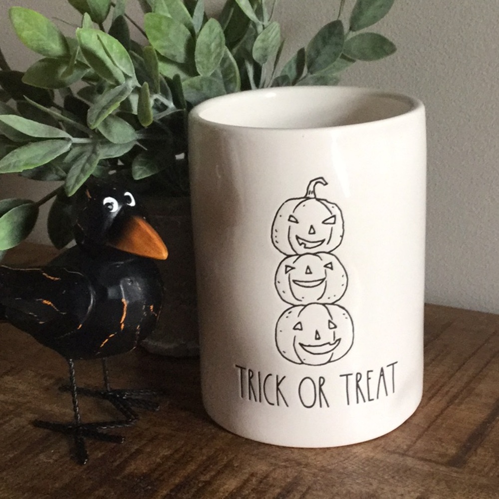 Rae Dunn TRICK OR TREAT candle